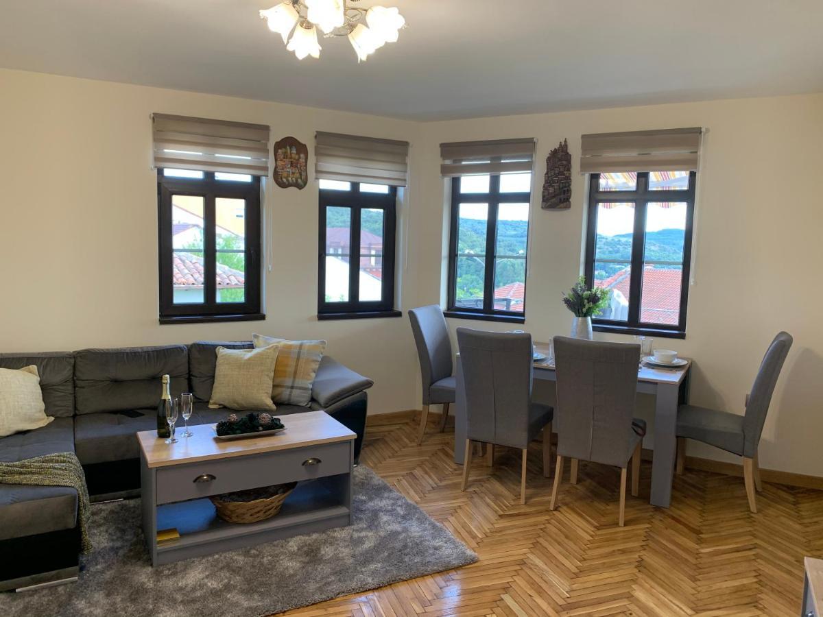 Apartment Zdravets, In The Heart Of The Old City Veliko Tarnovo Kültér fotó