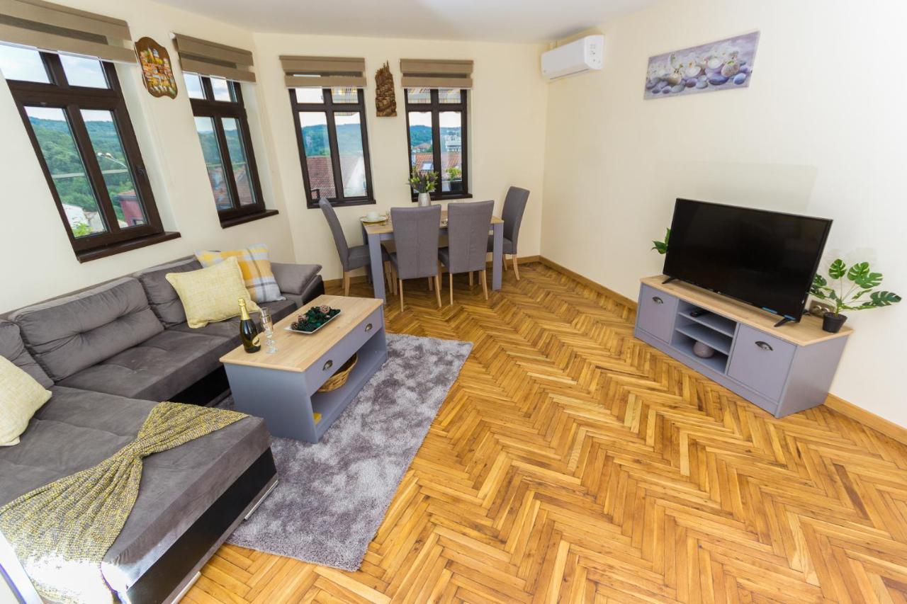 Apartment Zdravets, In The Heart Of The Old City Veliko Tarnovo Kültér fotó